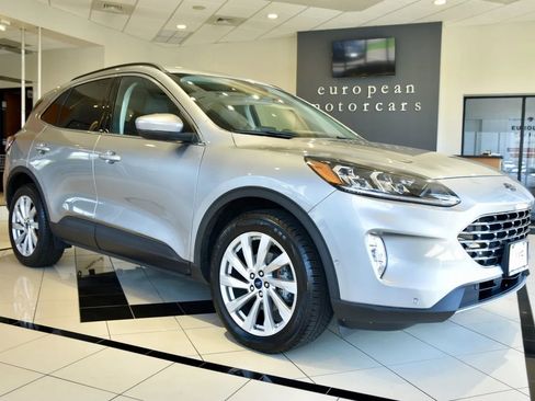 Used 2022 Ford Escape Titanium w/ Titanium Elite Package AWD/4WD image 1