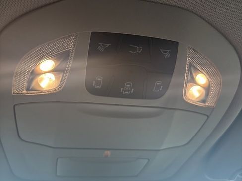 Used 2024 Chrysler Voyager LX image 37