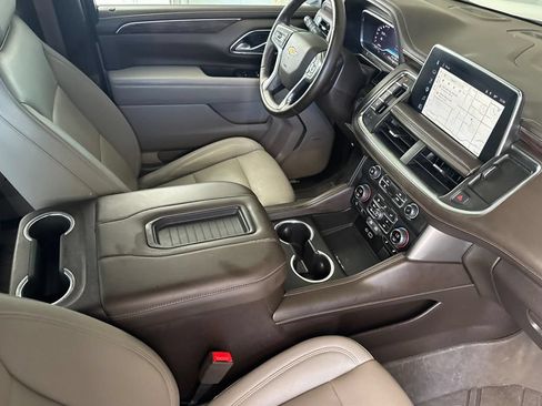 Used 2023 Chevrolet Suburban LT w/ Luxury Package AWD/4WD image 17