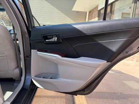 Used 2014 Toyota Camry XLE image 23