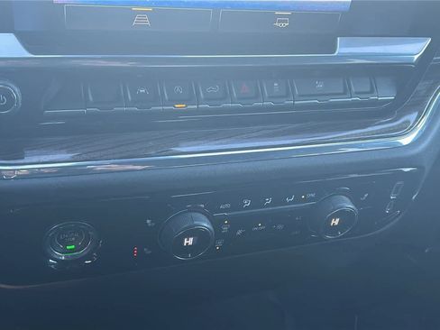 Used 2023 Chevrolet Silverado 1500 LT image 24