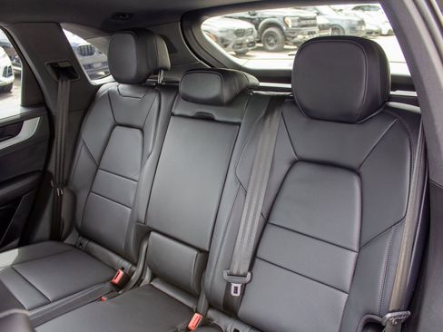 Used 2024 Porsche Cayenne S w/ Premium Package image 22