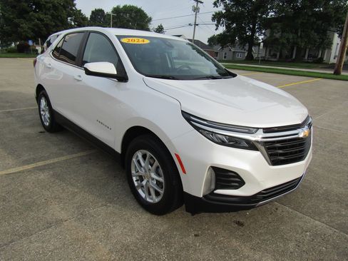 Used 2024 Chevrolet Equinox LT image 1