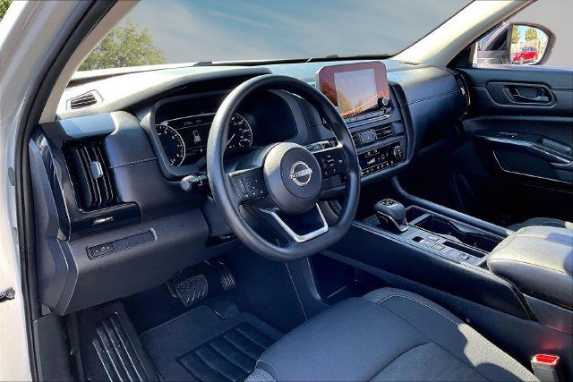 Certified 2023 Nissan Pathfinder S FWD image 16