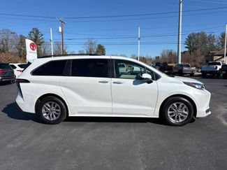 Used 2022 Toyota Sienna XLE video 2
