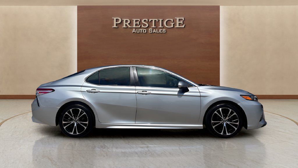 Used 2019 Toyota Camry SE FWD image 1
