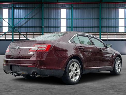 Used 2018 Ford Taurus SEL w/ Equipment Group 201A image 5