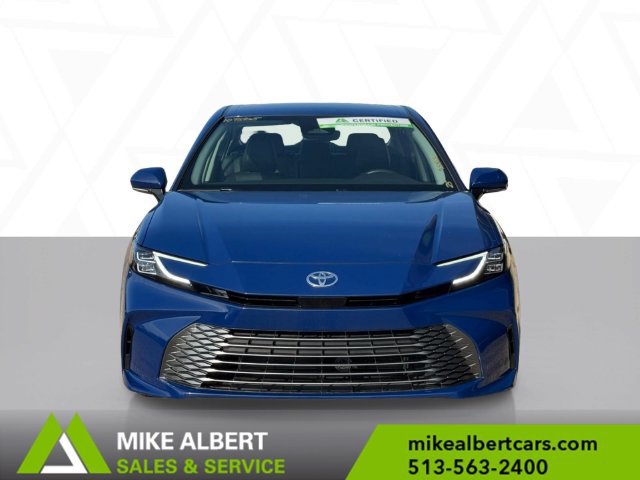 Used 2025 Toyota Camry XLE FWD image 2