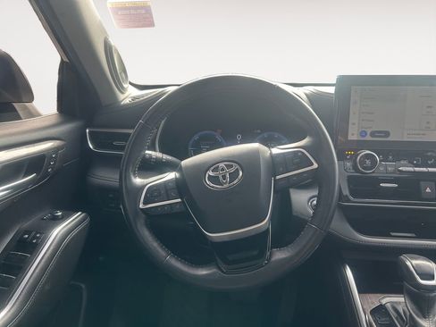 Used 2023 Toyota Highlander Limited image 14
