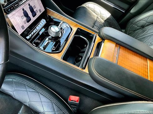 Used 2022 Jeep Grand Wagoneer Series III w/ Rear-Seat Entertainment Group AWD/4WD image 17