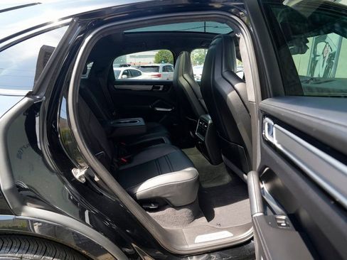 Used 2022 Porsche Cayenne Turbo image 21