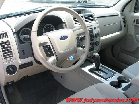 Used 2012 Ford Escape XLT AWD/4WD image 2