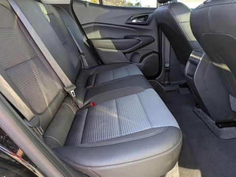 Used 2025 Chevrolet Trax LT w/ LT Convenience Package image 24