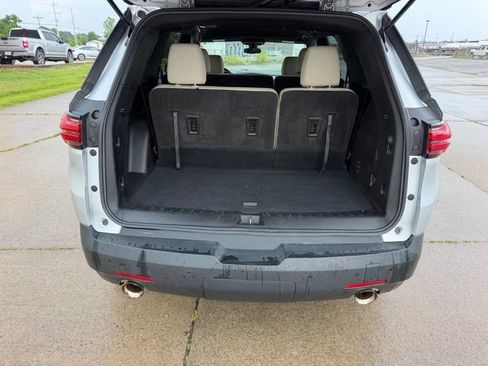 Used 2022 Chevrolet Traverse LS FWD image 5