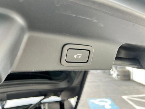 Used 2017 Jaguar F-PACE Prestige image 26