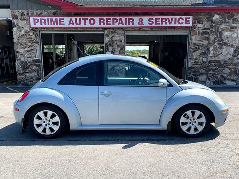 Used 2010 Volkswagen Beetle Red Rock FWD image 8