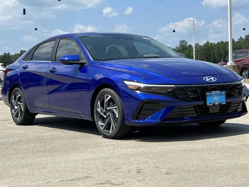 Used 2024 Hyundai Elantra SEL w/ Convenience Package image 11