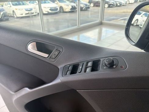 Used 2017 Volkswagen Tiguan Limited w/ Premium Package FWD image 20