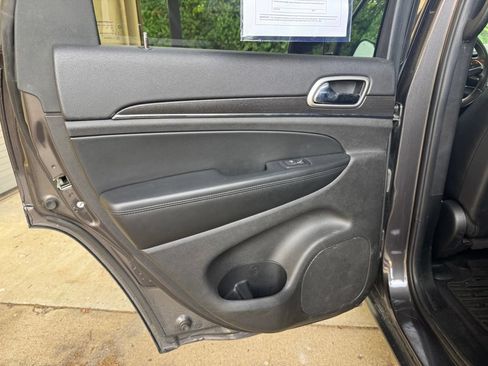 Used 2018 Jeep Grand Cherokee Limited AWD/4WD image 25