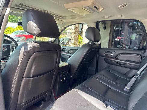 Used 2012 Cadillac Escalade Luxury AWD/4WD image 13