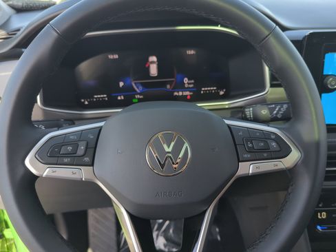 New 2026 Volkswagen Taos SE image 9