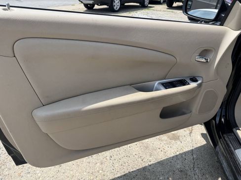 Used 2013 Chrysler 200 Limited FWD image 10