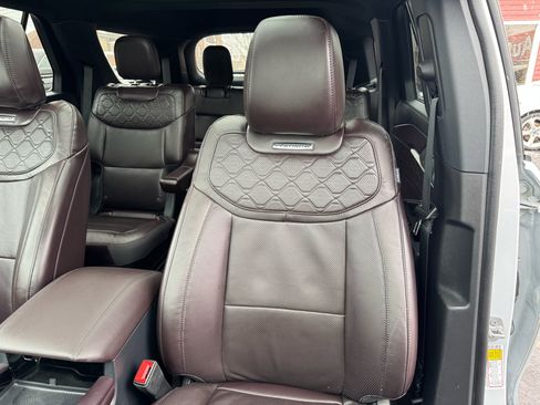 Used 2025 Ford Explorer Platinum w/ Ultimate Package image 21