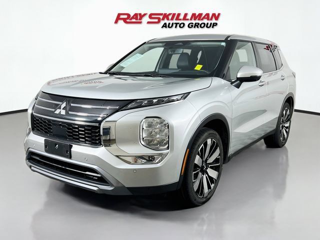 Used 2025 Mitsubishi Outlander SE FWD image 3