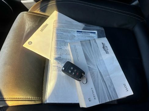 Used 2011 Chevrolet Cruze LT image 28