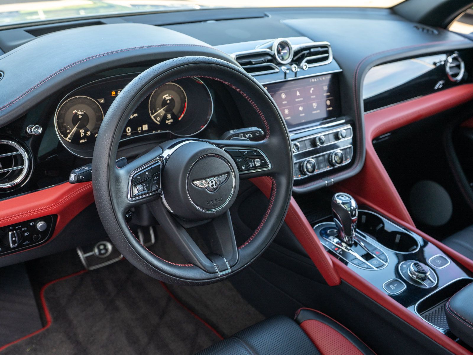 Used 2023 Bentley Bentayga AWD/4WD image 27