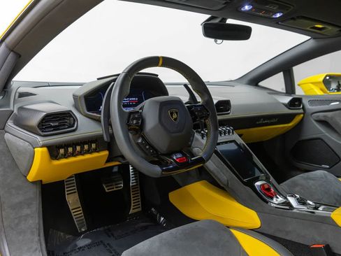 Used 2023 Lamborghini Huracan Tecnica RWD image 2