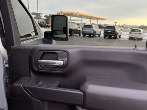 Used 2025 Chevrolet Silverado 2500 Custom image 16