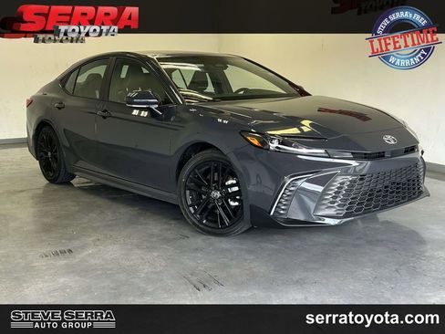 Used 2025 Toyota Camry SE w/ Convenience Package FWD image 1