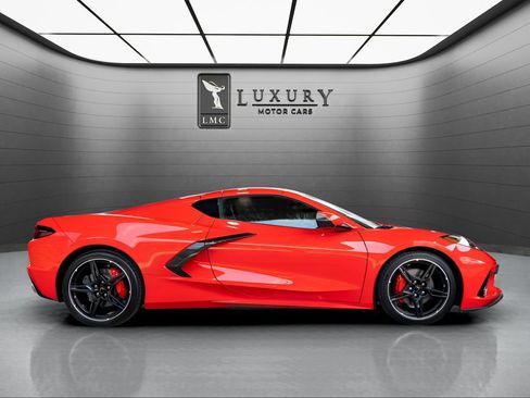 Used 2020 Chevrolet Corvette Stingray Preferred Cpe w/ 2LT Preferred Equipment Group RWD image 9