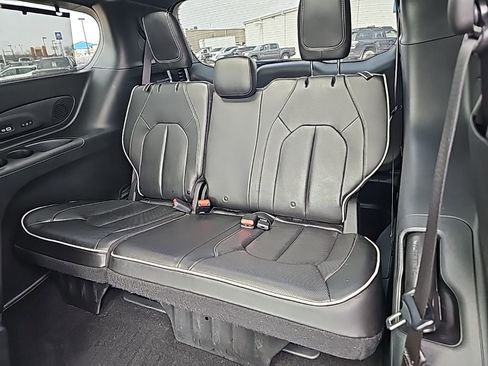 Used 2021 Chrysler Pacifica Limited w/ Uconnect Theater Family Group image 15