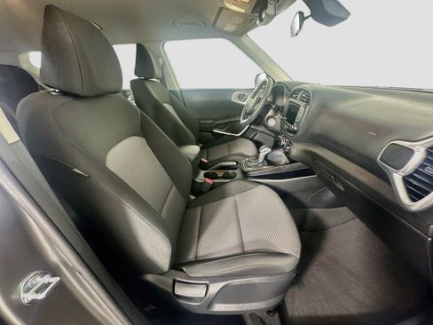 Used 2025 Kia Soul LX w/ LX Technology Package FWD image 29