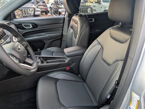 New 2026 Jeep Compass Latitude image 10