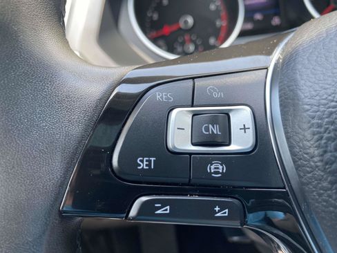 Used 2020 Volkswagen Tiguan SE FWD image 22