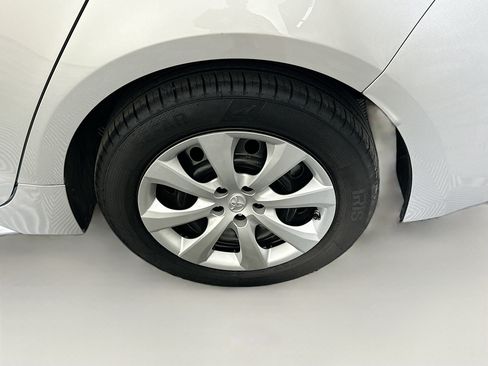 Used 2020 Toyota Corolla LE FWD image 11