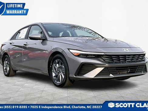 Used 2024 Hyundai Elantra SEL image 1