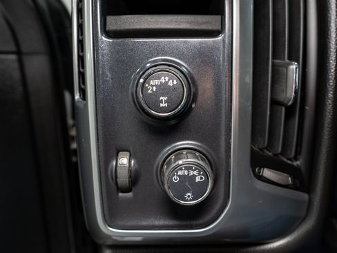 Used 2017 Chevrolet Silverado 1500 LT AWD/4WD image 27