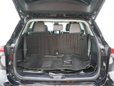 Used 2020 Toyota Highlander XLE w/ Protection Package #3 AWD/4WD image 17