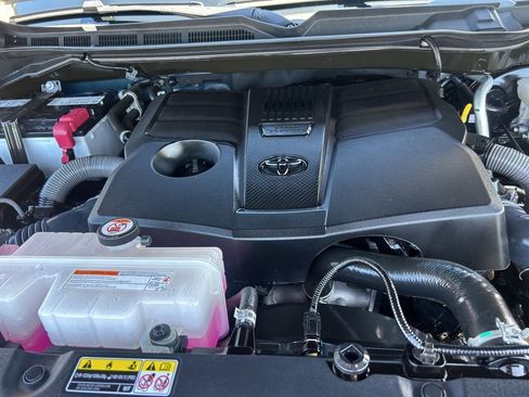 Used 2022 Toyota Tundra Platinum image 12