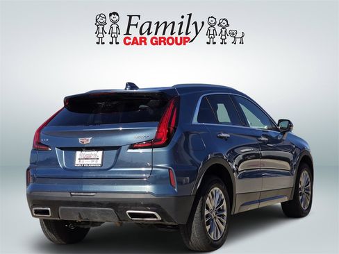 Used 2025 Cadillac XT4 Premium Luxury image 4