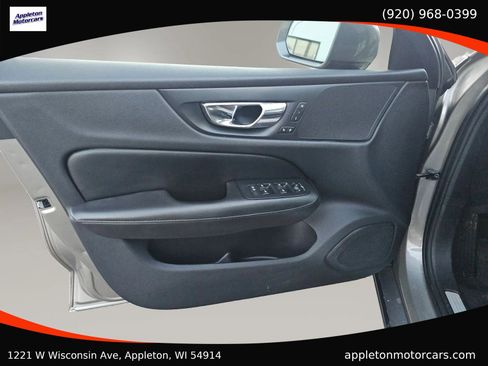 Used 2019 Volvo S60 T5 Momentum w/ Premium Package image 12