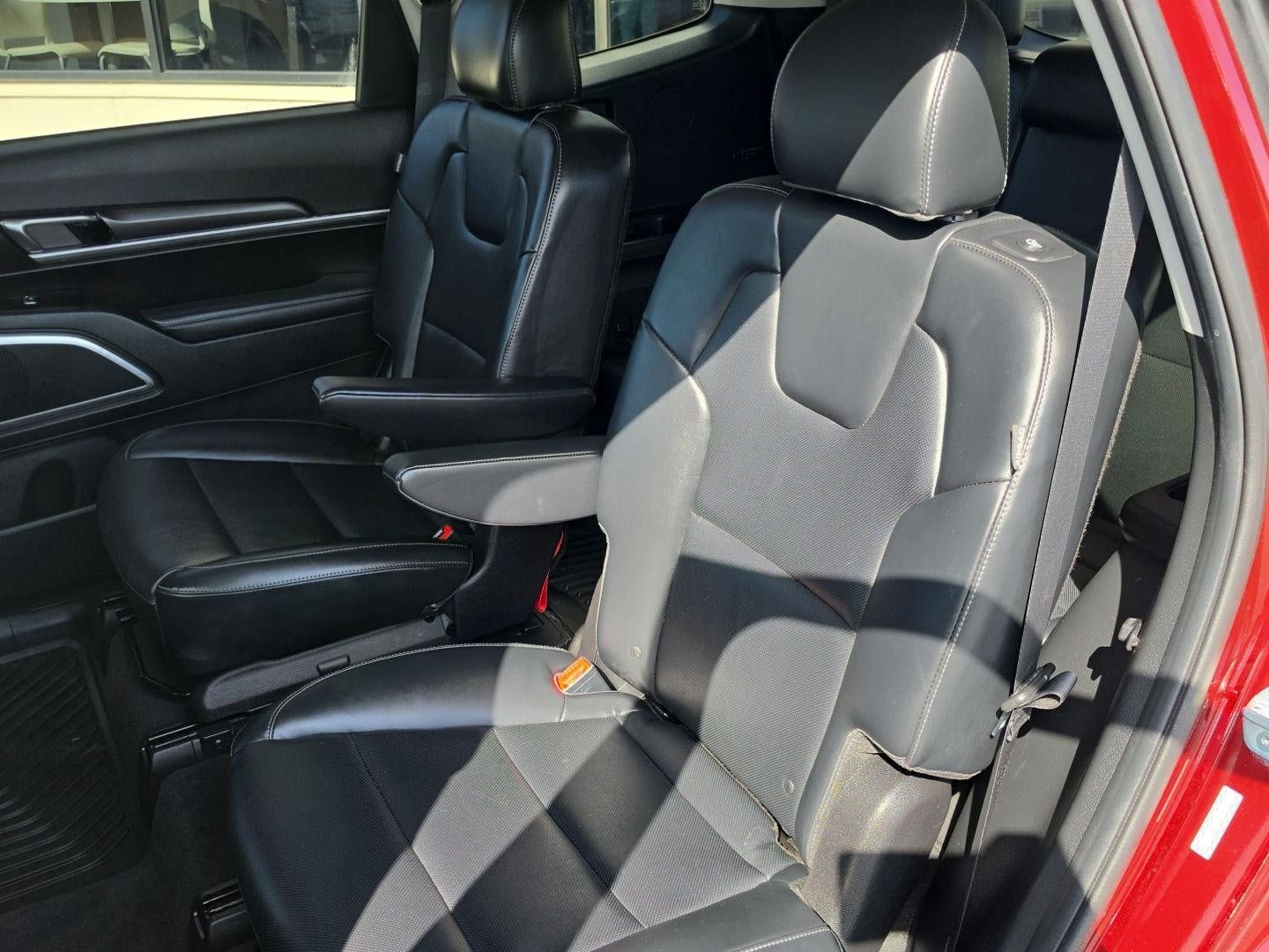 Certified 2024 Kia Telluride S w/ S Sunroof Package AWD/4WD image 19