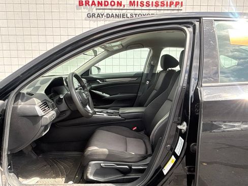 Used 2018 Honda Accord LX image 3