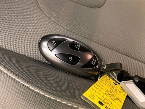 Certified 2025 Hyundai Elantra Sport image 9