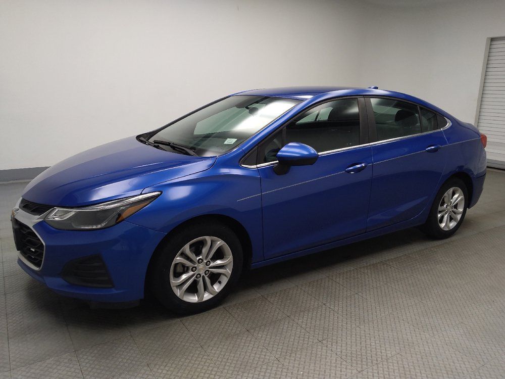 Used 2019 Chevrolet Cruze LT w/ Convenience Package FWD image 2