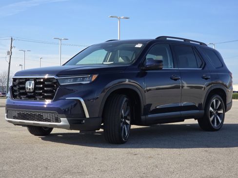 Used 2024 Honda Pilot Touring image 13